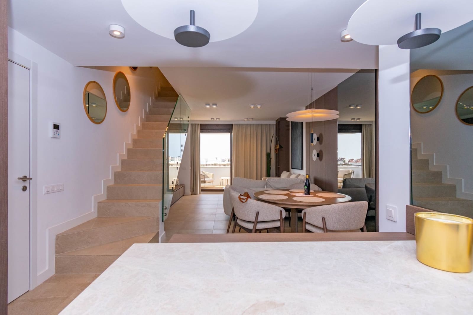 Ático de 3 habitaciones en Estepona en venta con piscina garaje - 1.390.000 € (Ref: 9999737)