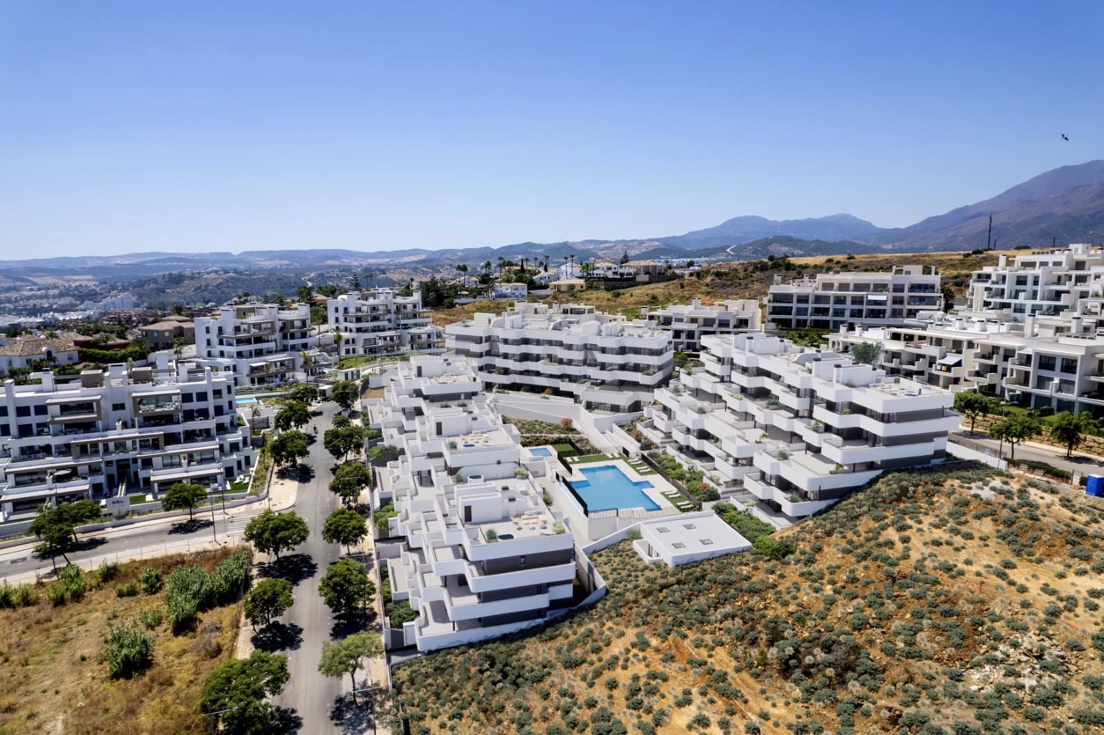 Ático de 3 habitaciones en Estepona en venta con piscina garaje - 1.390.000 € (Ref: 9999737)