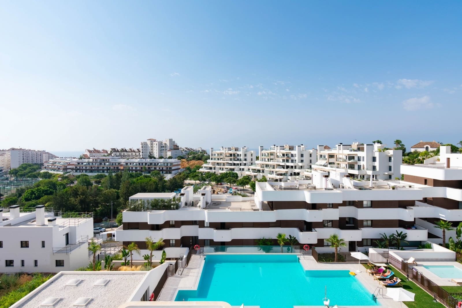 Ático de 3 habitaciones en Estepona en venta con piscina garaje - 1.390.000 € (Ref: 9999737)