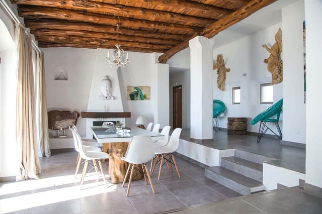 5 soveværelse Villa til salg i Cala d'Hort, San Jose / Sant Josep de Sa Talaia med swimmingpool - € 3.300.000 (Ref: 5145688)