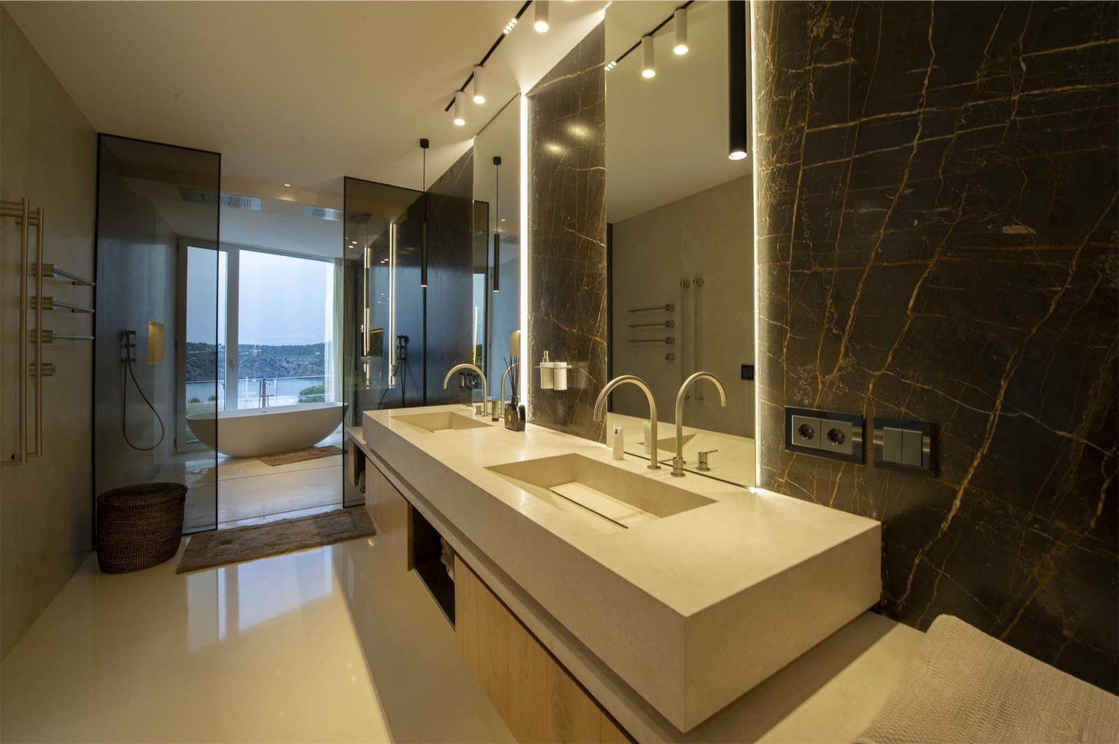 6 soveværelse Villa til salg i Cala Tarida med swimmingpool - € 18.600.000 (Ref: 6312473)