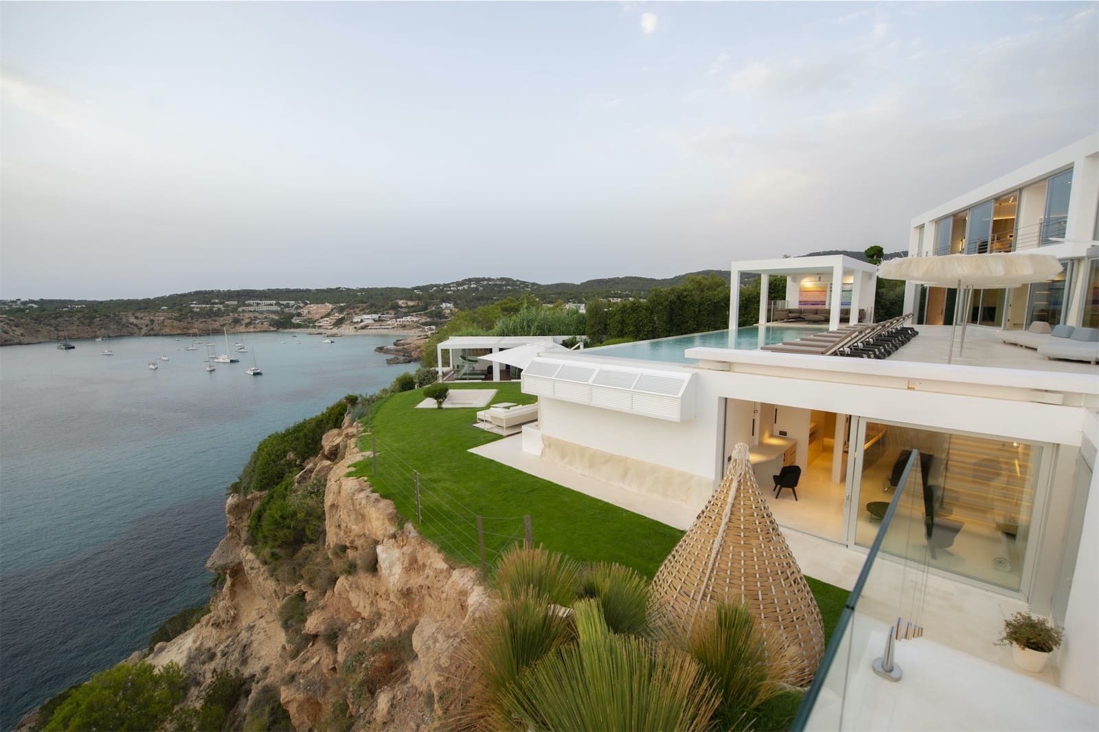 6 soveværelse Villa til salg i Cala Tarida med swimmingpool - € 18.600.000 (Ref: 6312473)