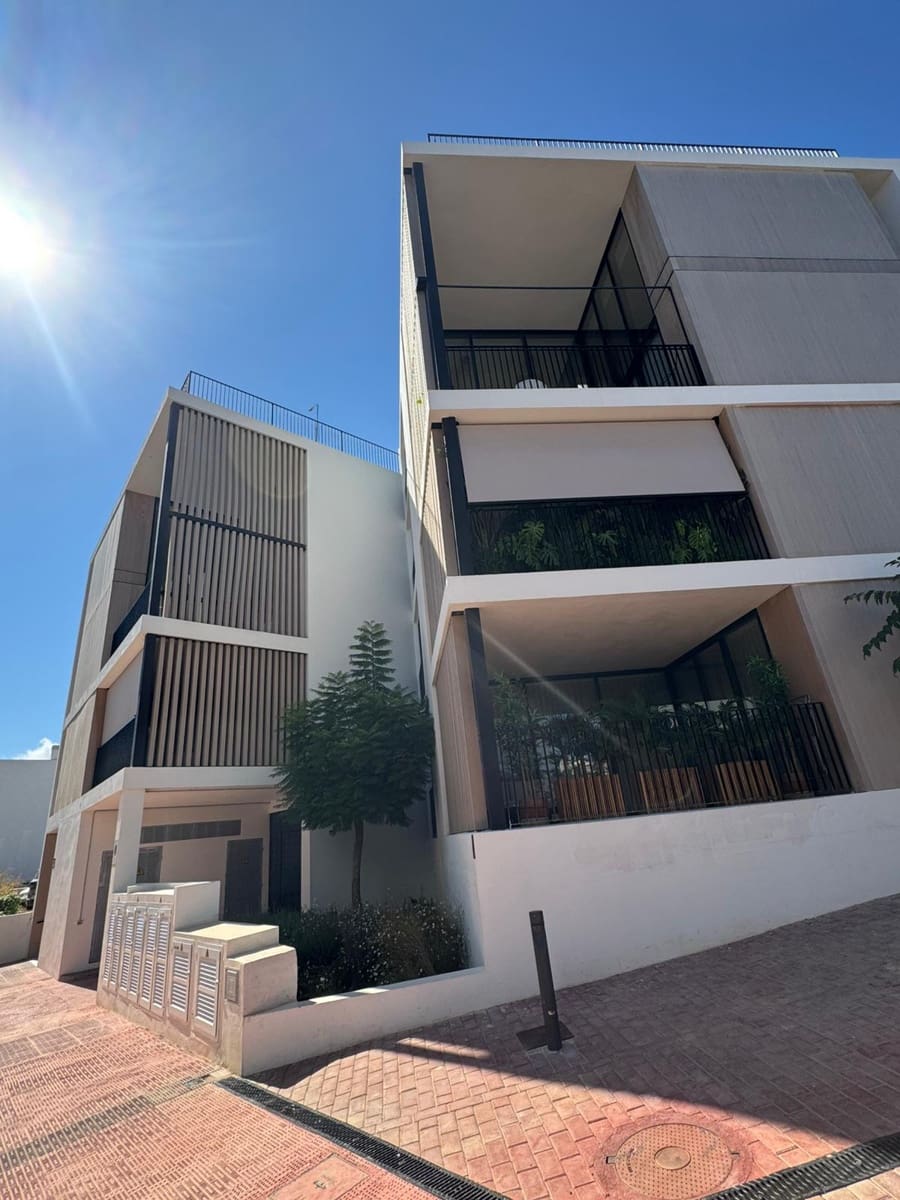 2 sypialnia Apartament na sprzedaż w Santa Eulalia / Santa Eularia z basenem garażem - 795 000 € (Ref: 9394111)