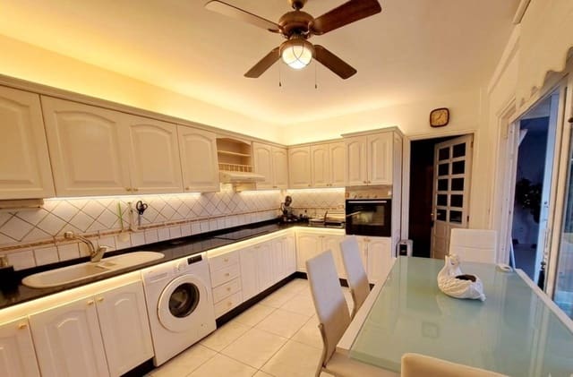 4 quarto Casa em Banda para venda em San Bartolomé de Tirajana com garagem - 685 000 € (Ref: 10147179)