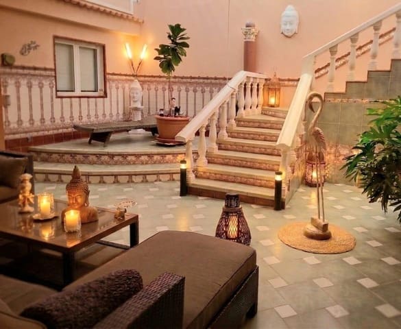 4 quarto Casa em Banda para venda em San Bartolomé de Tirajana com garagem - 685 000 € (Ref: 10147179)