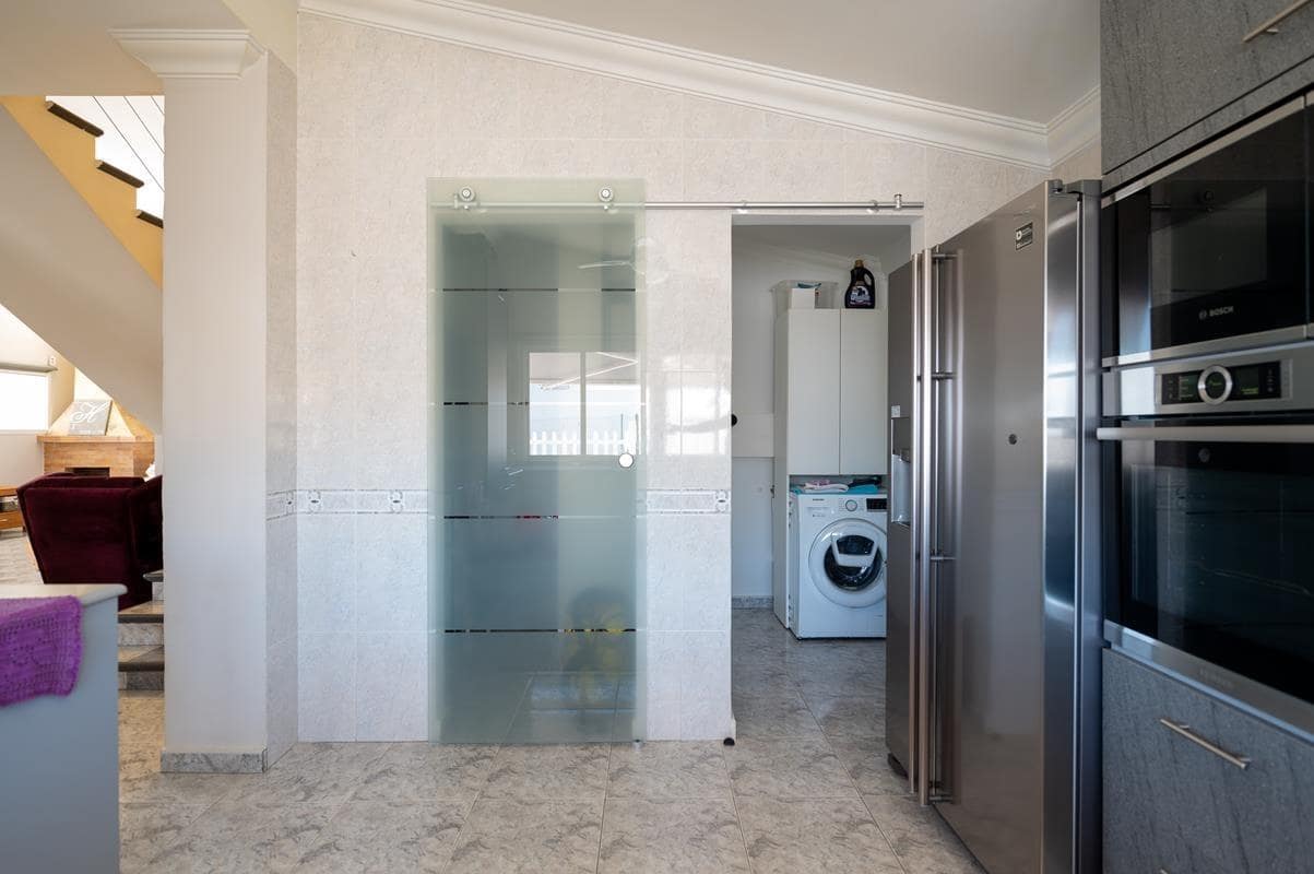 4 soveværelse Villa til salg i Sonneland med swimmingpool garage - € 980.000 (Ref: 8793603)