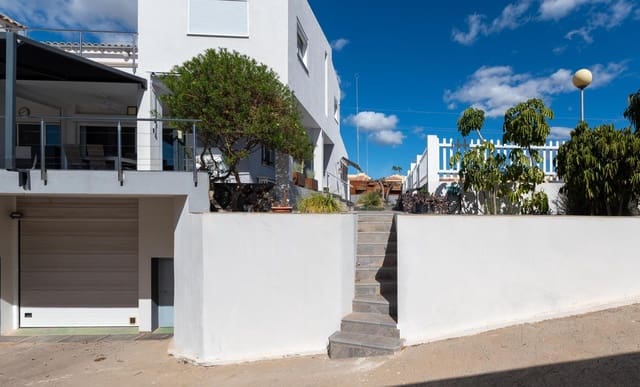 4 soveværelse Villa til salg i Sonneland, San Bartolomé de Tirajana med swimmingpool garage - € 980.000 (Ref: 8793603)