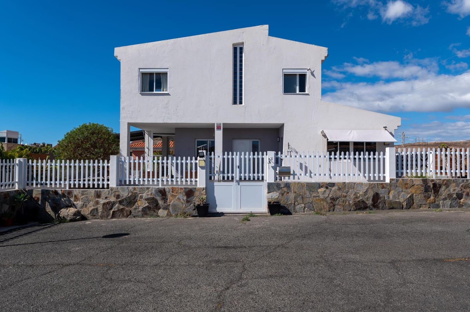 4 soveværelse Villa til salg i Sonneland med swimmingpool garage - € 980.000 (Ref: 8793603)