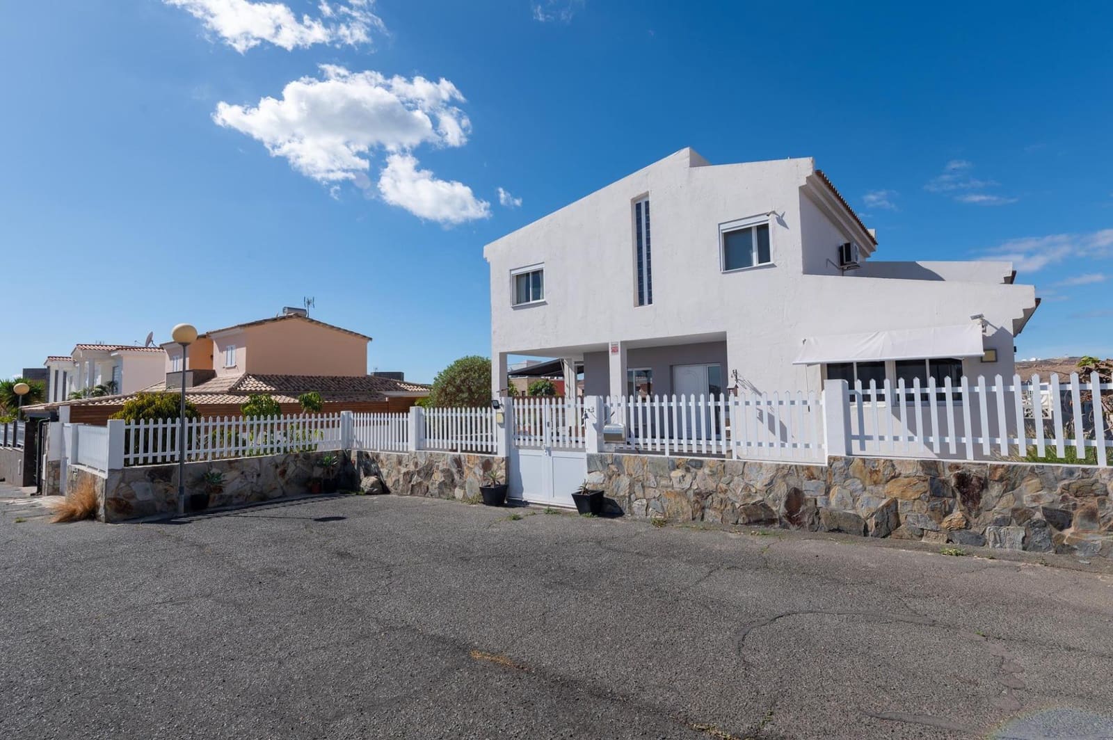 4 soveværelse Villa til salg i Sonneland med swimmingpool garage - € 980.000 (Ref: 8793603)