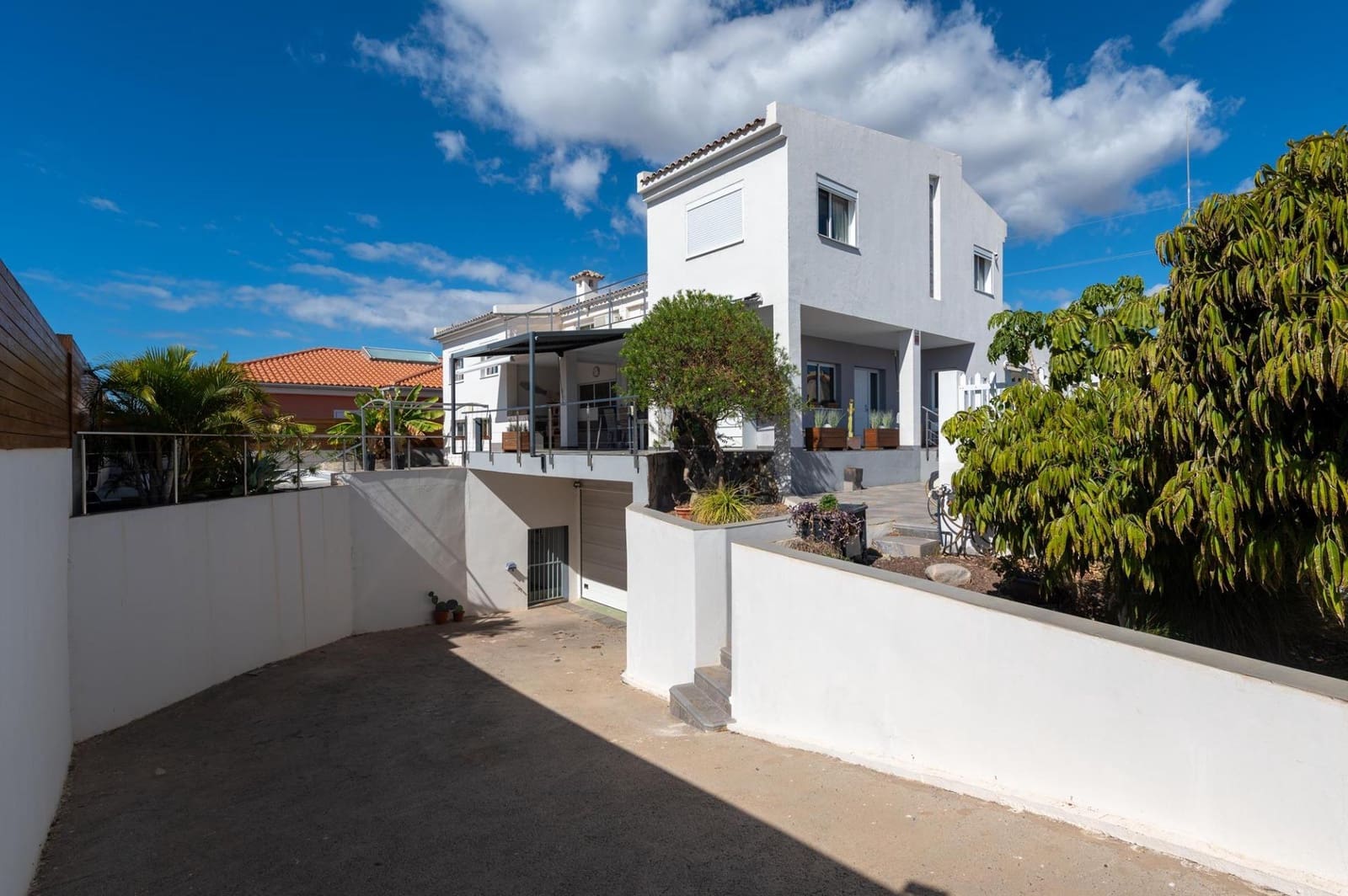 4 soveværelse Villa til salg i Sonneland med swimmingpool garage - € 980.000 (Ref: 8793603)