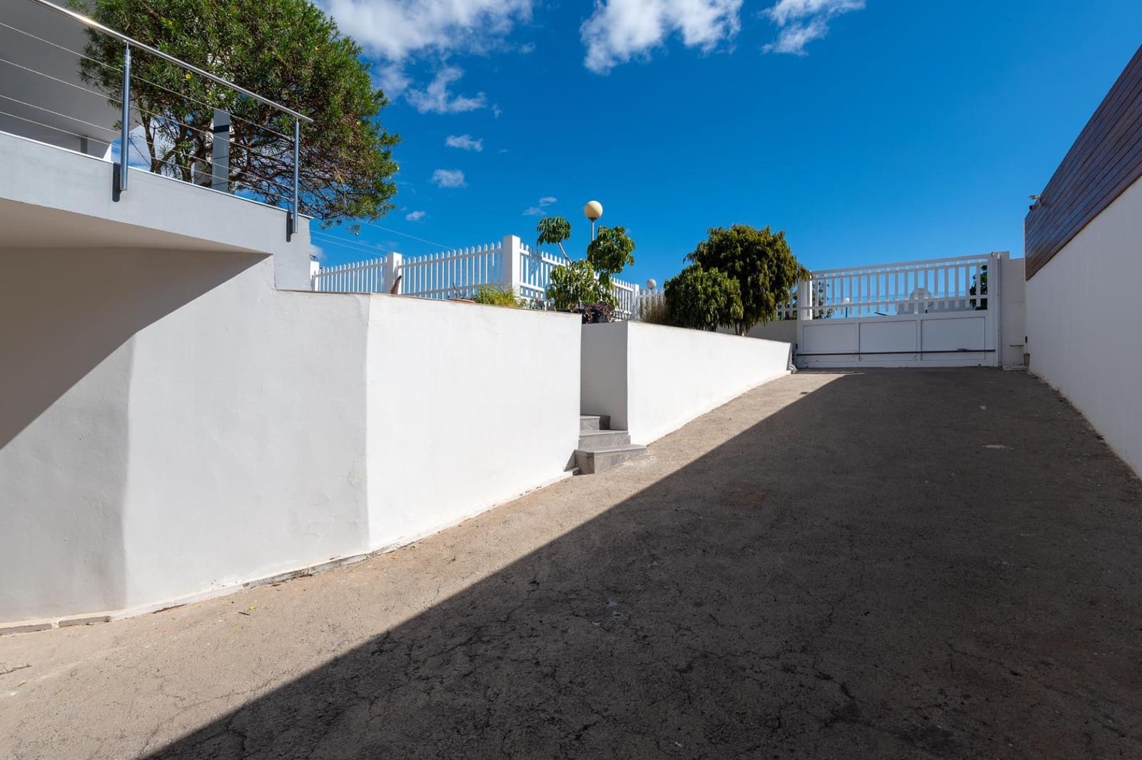 4 soveværelse Villa til salg i Sonneland med swimmingpool garage - € 980.000 (Ref: 8793603)