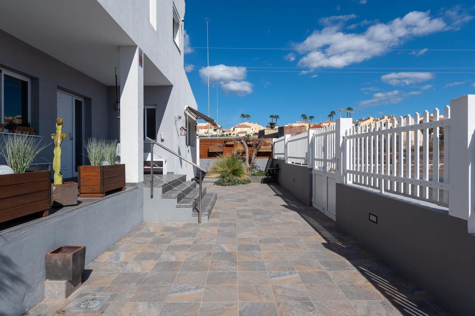 4 soveværelse Villa til salg i Sonneland med swimmingpool garage - € 980.000 (Ref: 8793603)