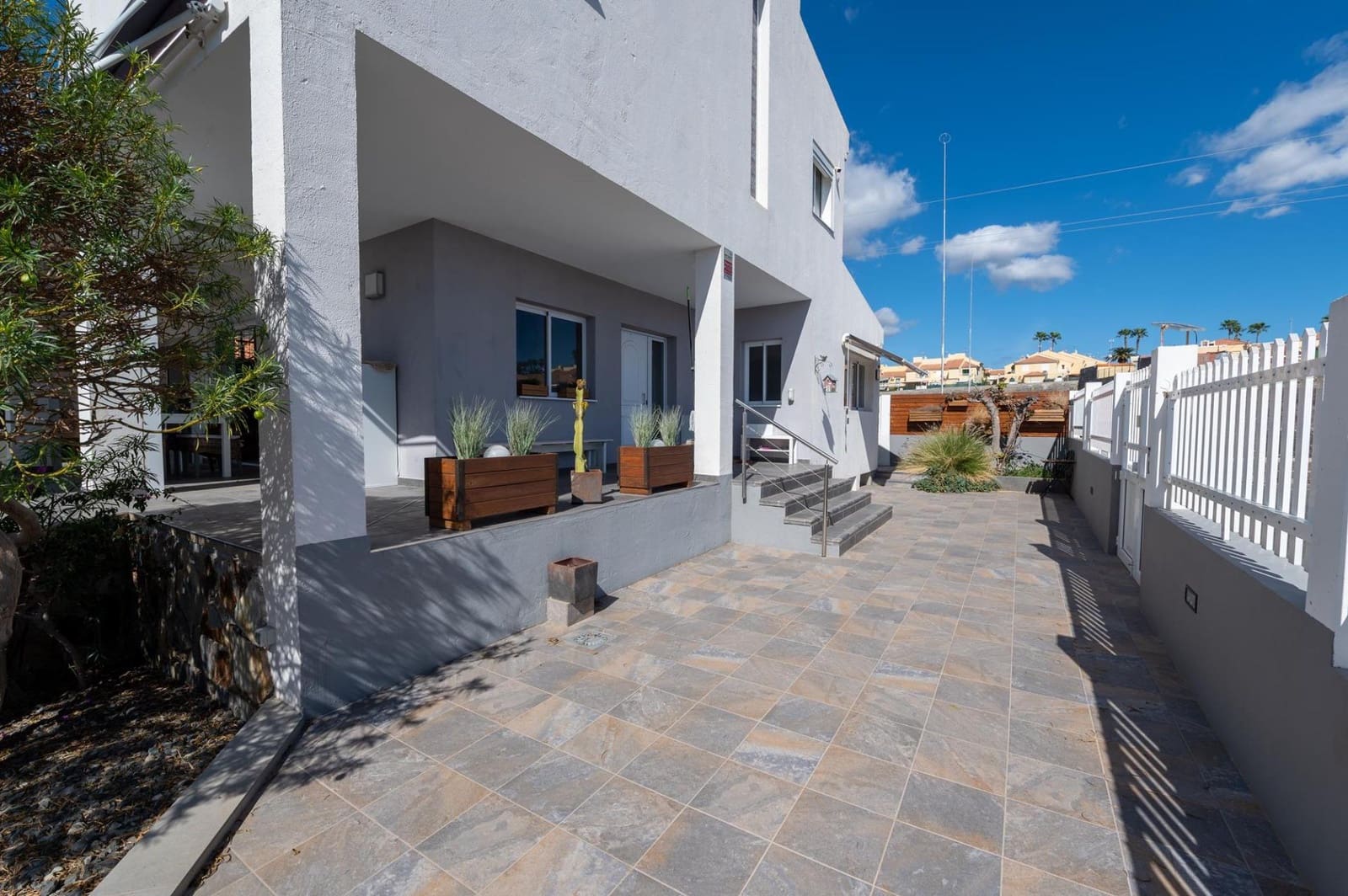 4 soveværelse Villa til salg i Sonneland med swimmingpool garage - € 980.000 (Ref: 8793603)