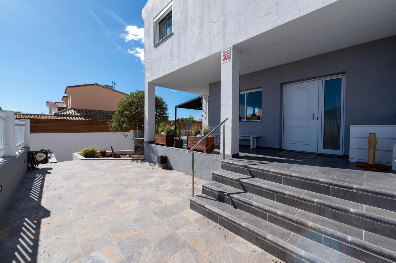 4 soveværelse Villa til salg i Sonneland med swimmingpool garage - € 980.000 (Ref: 8793603)