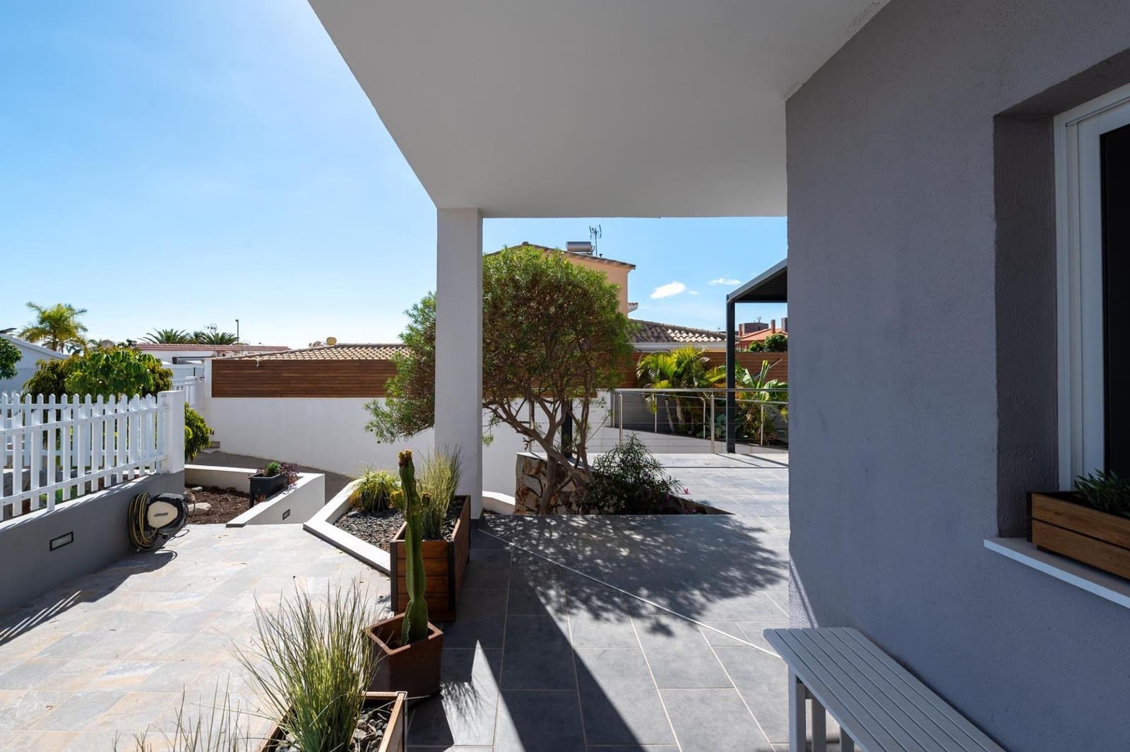 4 soveværelse Villa til salg i Sonneland med swimmingpool garage - € 980.000 (Ref: 8793603)