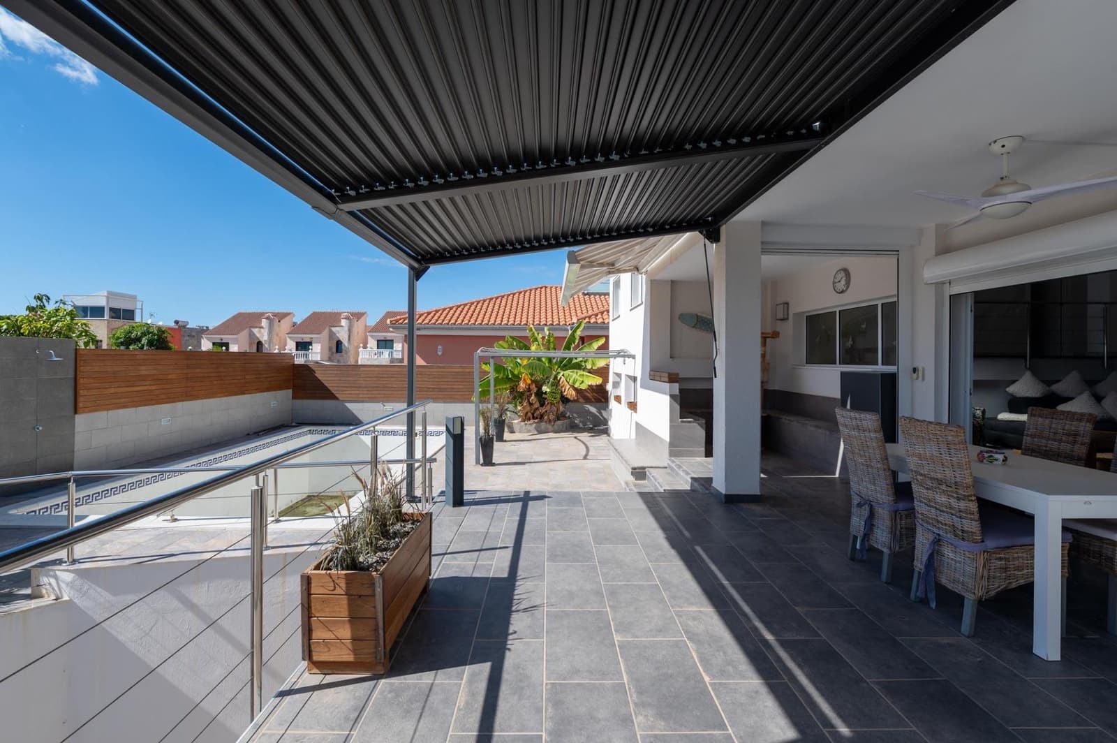 4 soveværelse Villa til salg i Sonneland med swimmingpool garage - € 980.000 (Ref: 8793603)