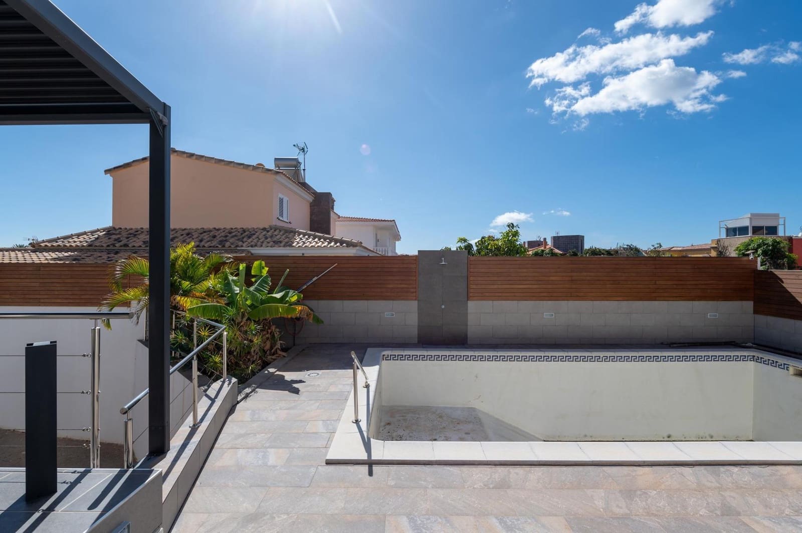 4 soveværelse Villa til salg i Sonneland med swimmingpool garage - € 980.000 (Ref: 8793603)