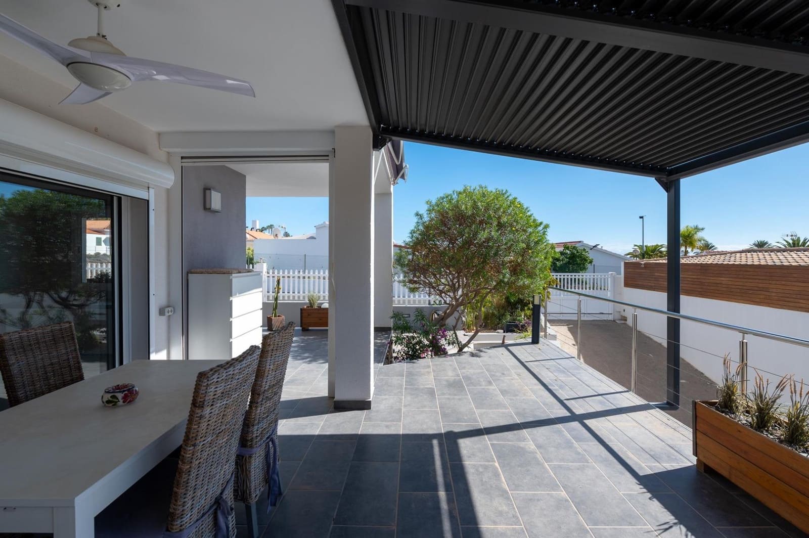 4 soveværelse Villa til salg i Sonneland med swimmingpool garage - € 980.000 (Ref: 8793603)