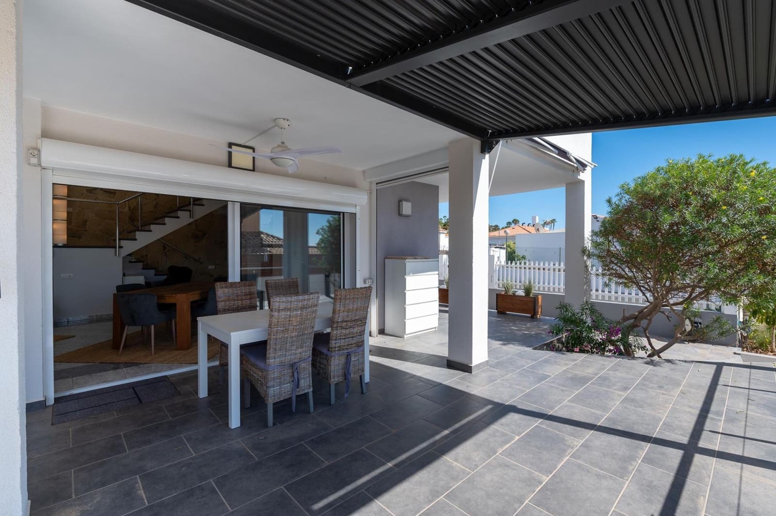 4 soveværelse Villa til salg i Sonneland med swimmingpool garage - € 980.000 (Ref: 8793603)