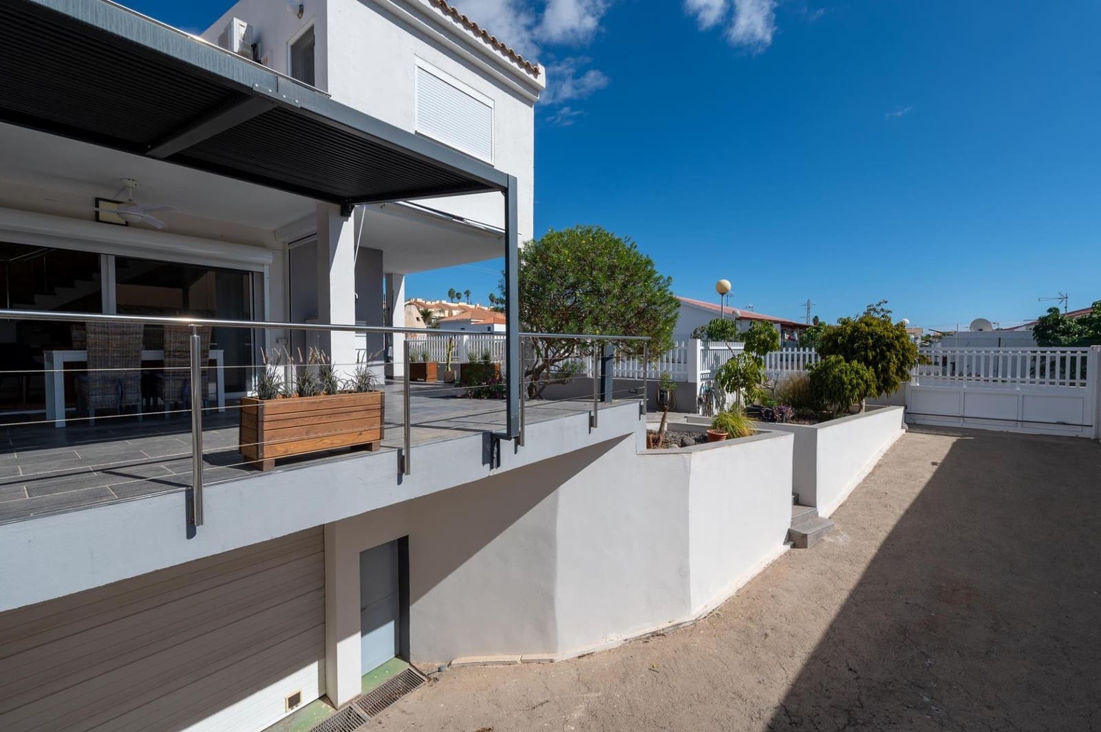 4 soveværelse Villa til salg i Sonneland med swimmingpool garage - € 980.000 (Ref: 8793603)