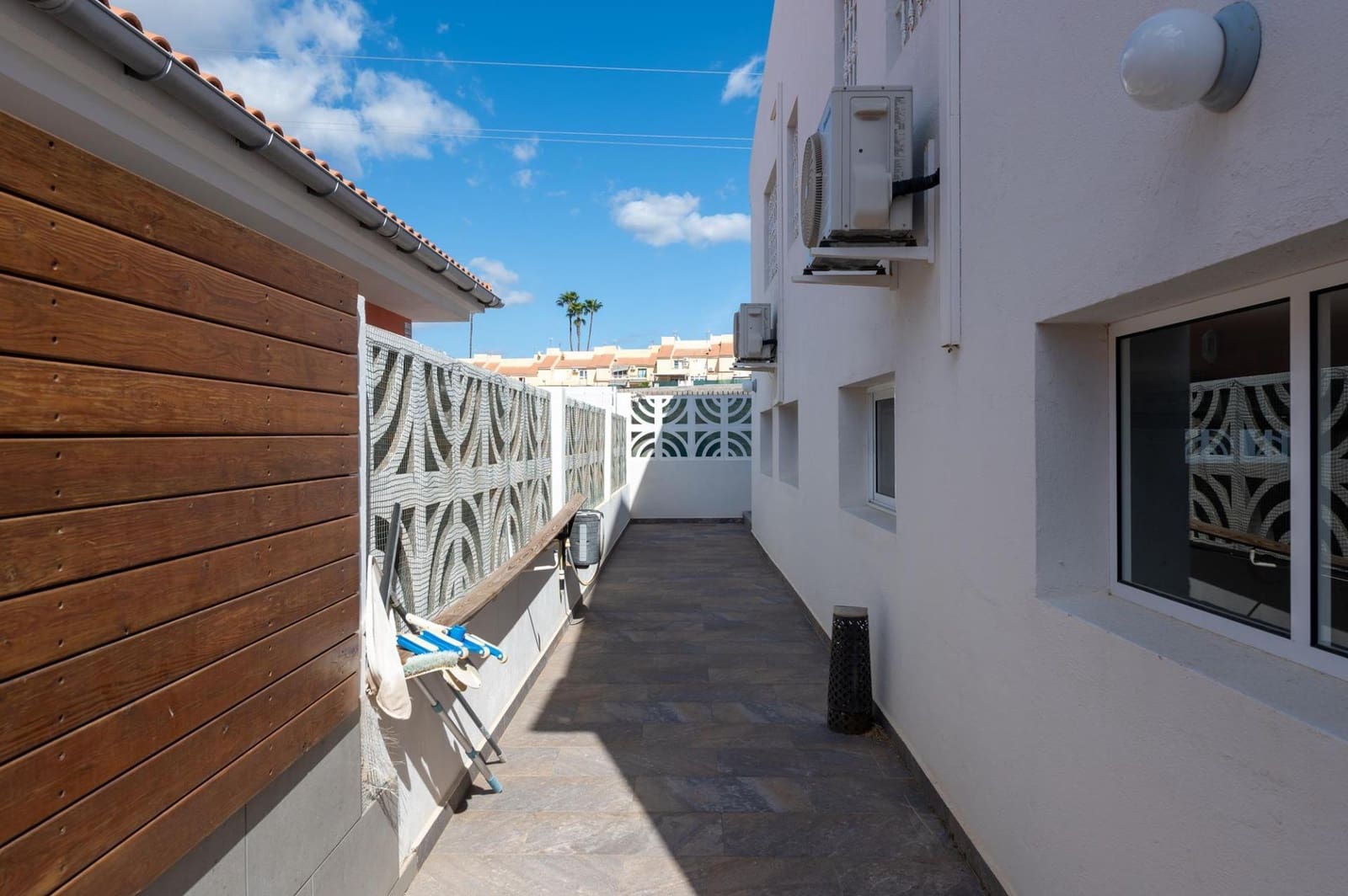 4 soveværelse Villa til salg i Sonneland med swimmingpool garage - € 980.000 (Ref: 8793603)