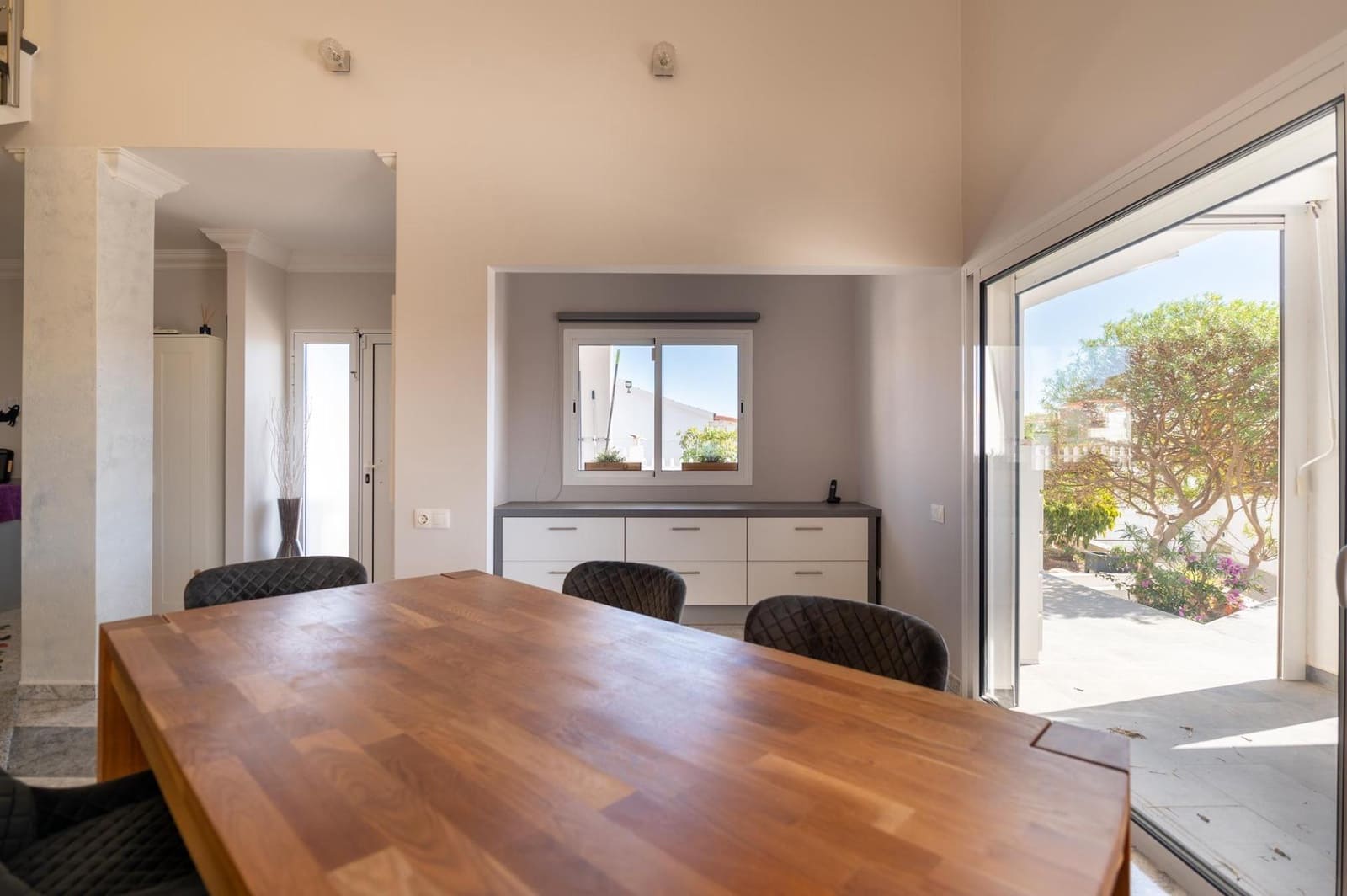 4 soveværelse Villa til salg i Sonneland med swimmingpool garage - € 980.000 (Ref: 8793603)