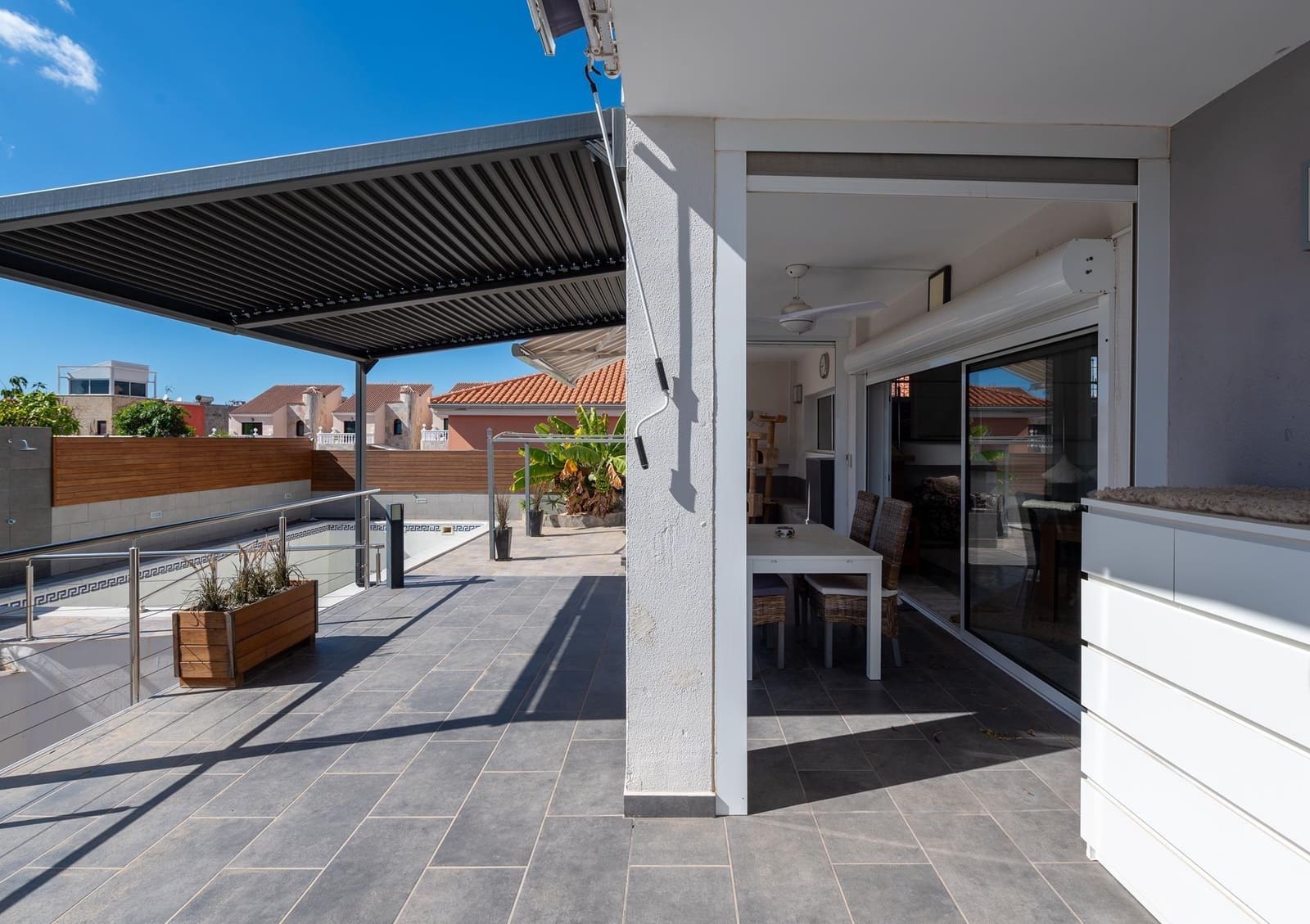 4 soveværelse Villa til salg i Sonneland med swimmingpool garage - € 980.000 (Ref: 8793603)