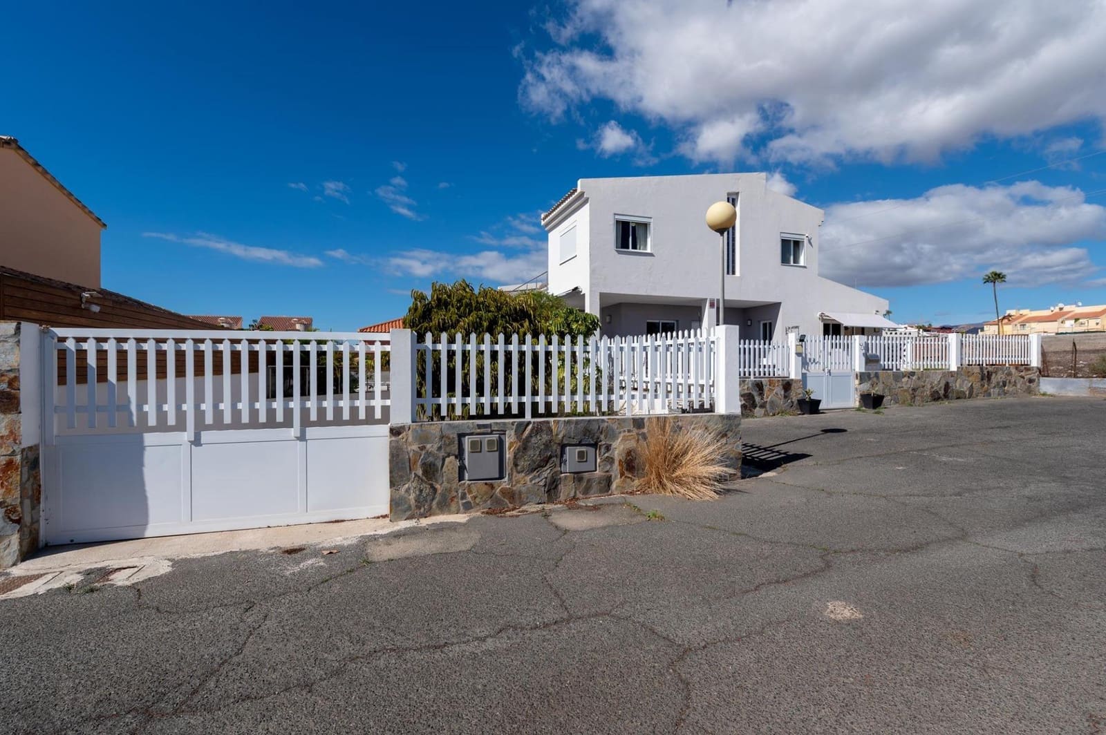 4 soveværelse Villa til salg i Sonneland med swimmingpool garage - € 980.000 (Ref: 8793603)