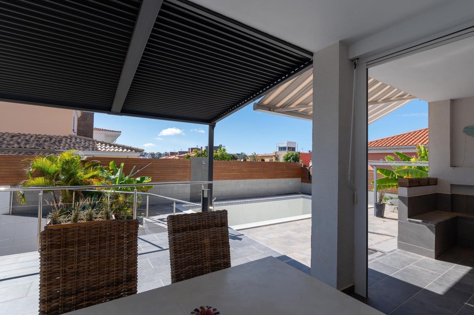 4 soveværelse Villa til salg i Sonneland med swimmingpool garage - € 980.000 (Ref: 8793603)