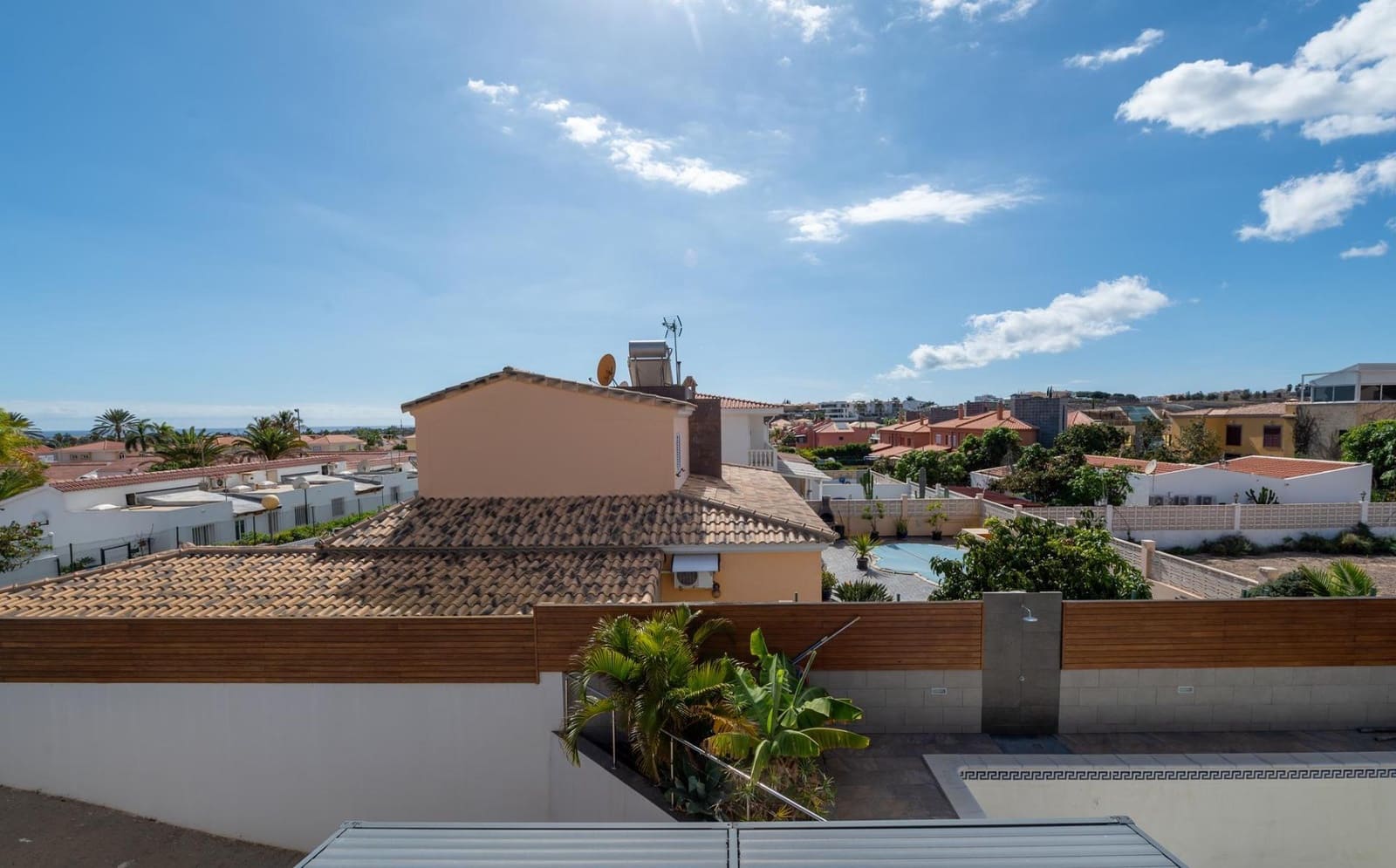 4 soveværelse Villa til salg i Sonneland med swimmingpool garage - € 980.000 (Ref: 8793603)