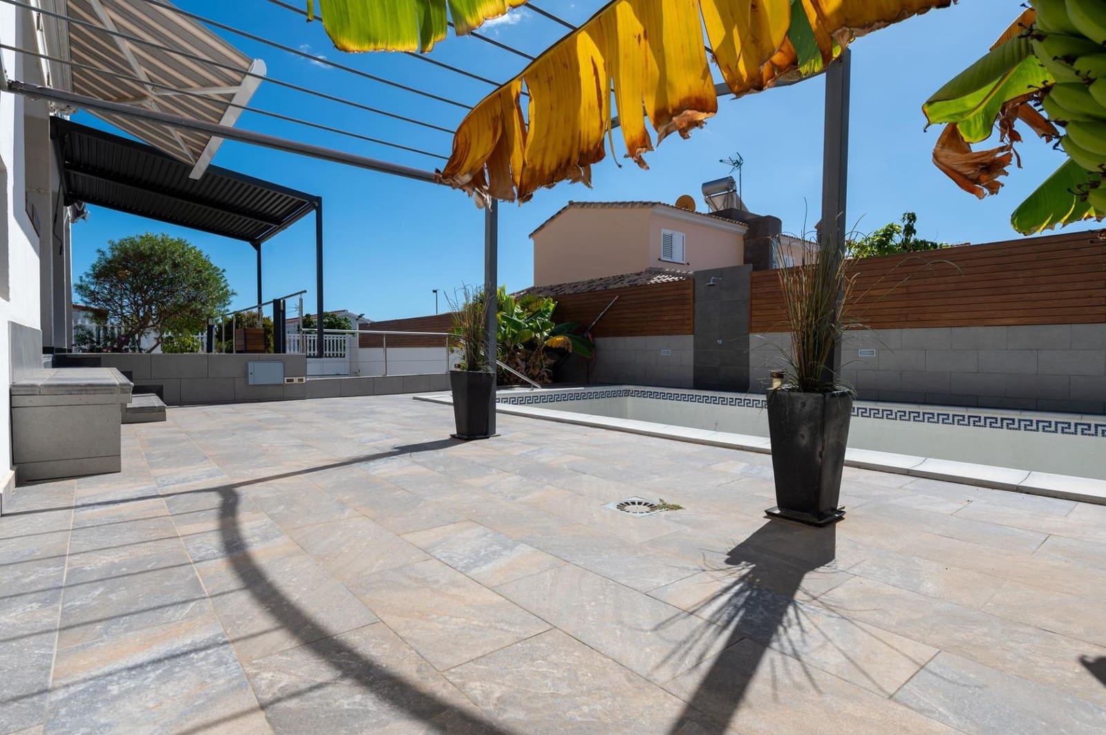 4 soveværelse Villa til salg i Sonneland med swimmingpool garage - € 980.000 (Ref: 8793603)