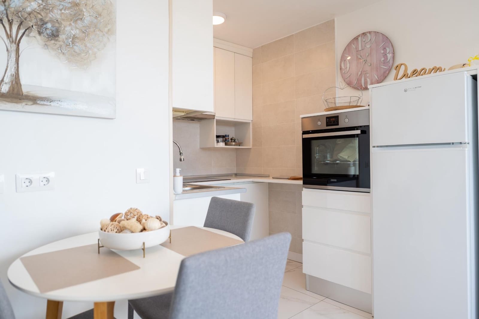 1 bedroom Apartment for rent in Playa del Ingles with pool - € 1,500 (Ref: 9272606)