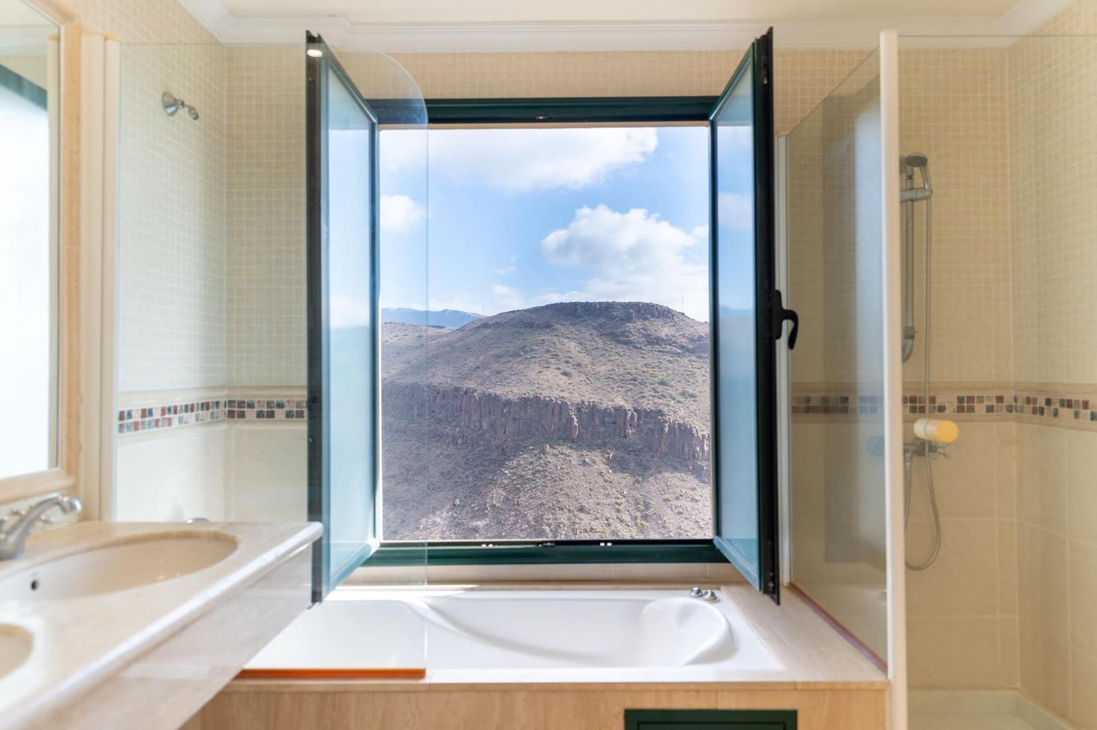 3 makuuhuone Huvila myytävänä paikassa San Bartolome de Tirajana mukana uima-altaan 
autotalli - 949 000 € (Ref: 9367520)