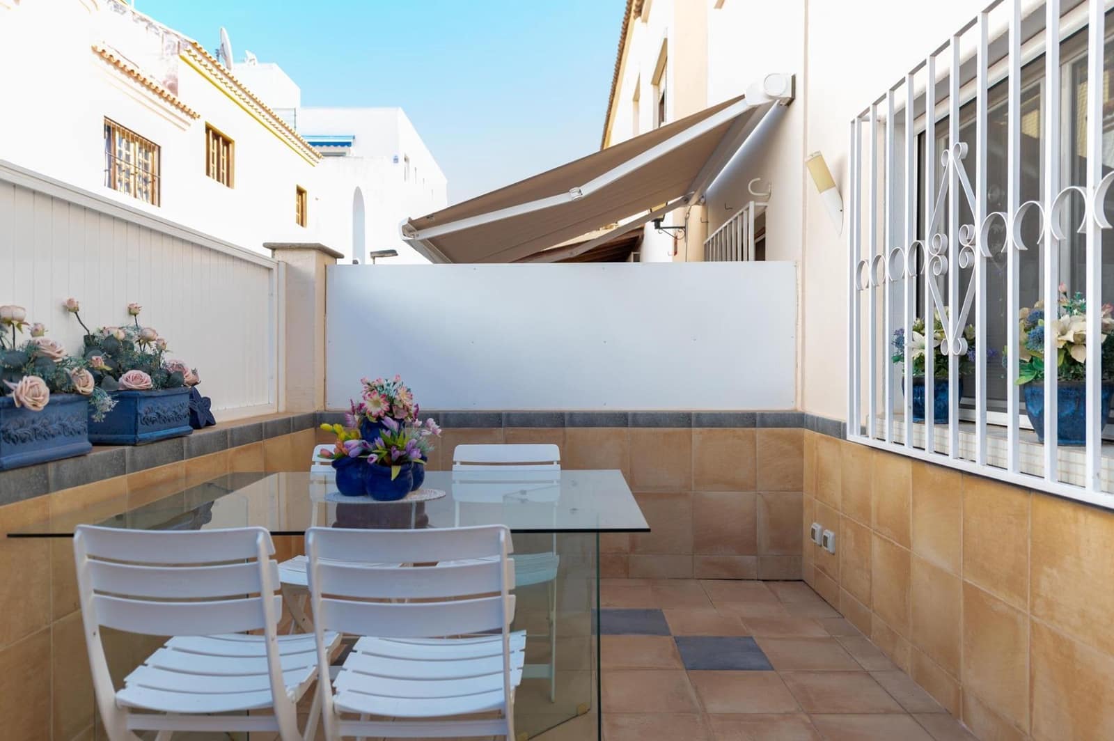 3 bedroom Apartment for sale in San Bartolome de Tirajana - € 440,000 (Ref: 9387929)