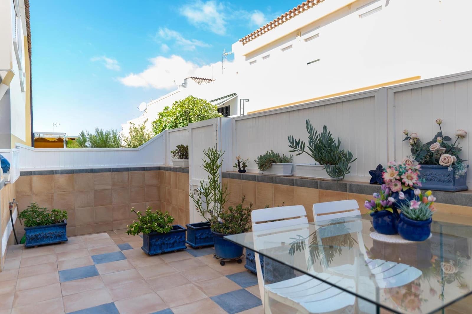 3 bedroom Apartment for sale in San Bartolome de Tirajana - € 440,000 (Ref: 9387929)