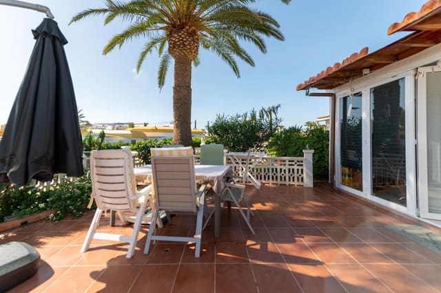 2 bedroom Bungalow for sale in Playa del Inglés, San Bartolomé de Tirajana with pool - € 350,000 (Ref: 9433432)