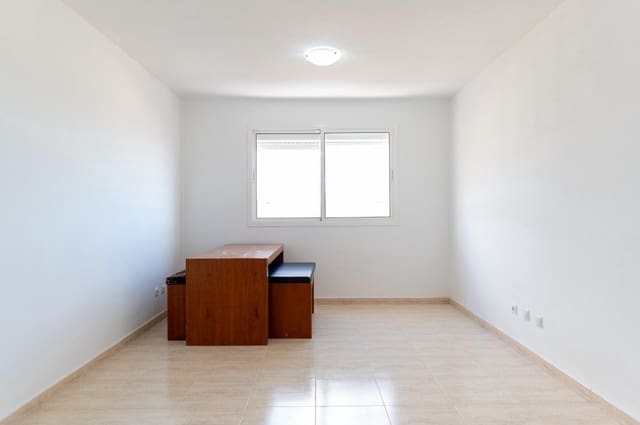 4 makuuhuone Asunto myytävänä paikassa San Bartolomé de Tirajana - 298 000 € (Ref: 9483528)