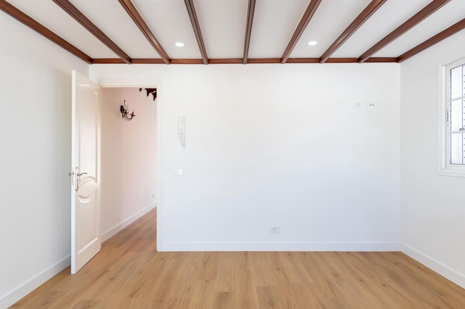 3 bedroom Apartment for rent in San Bartolome de Tirajana with garage - € 1,800 (Ref: 9494653)