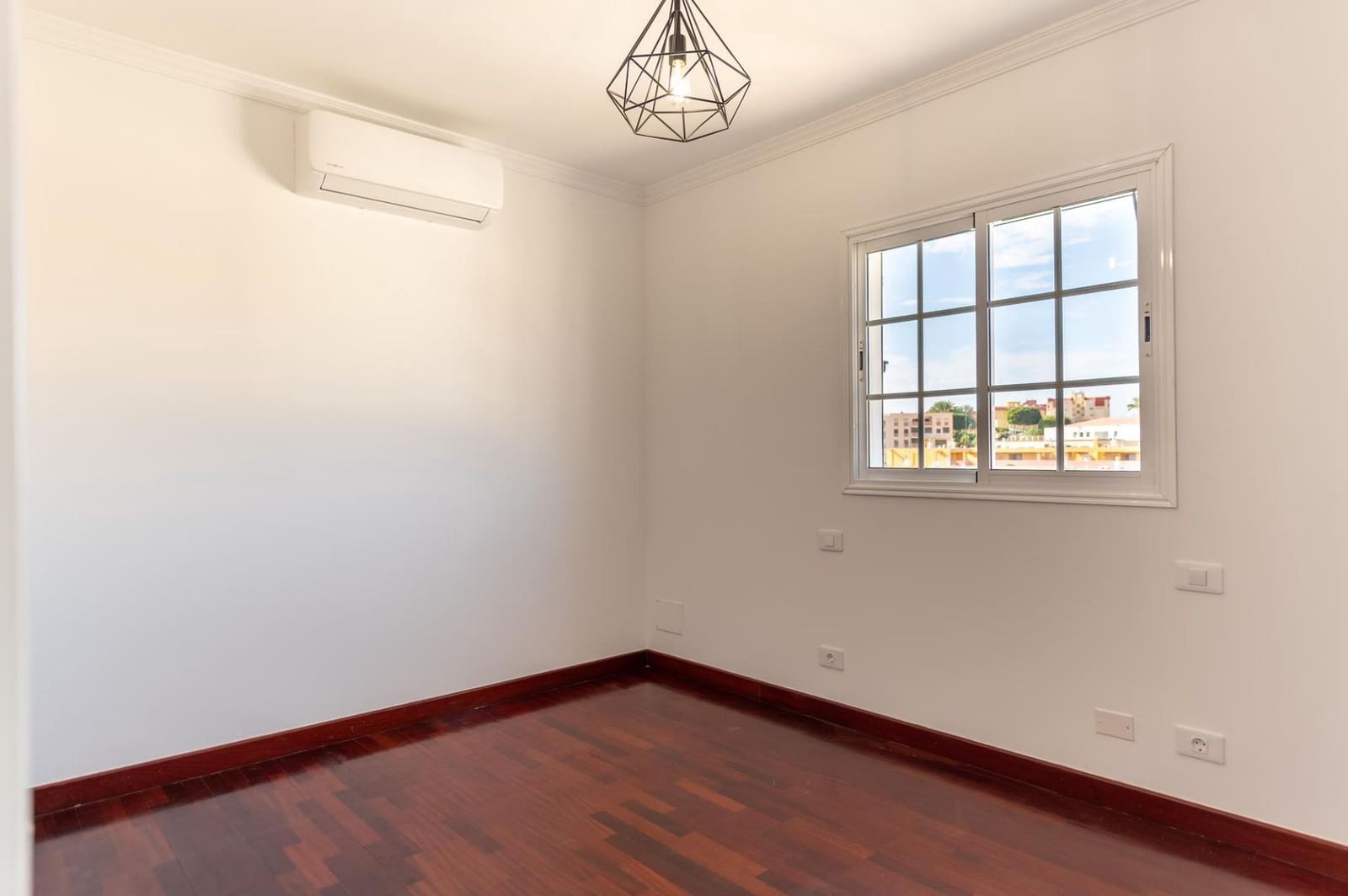 3 bedroom Apartment for rent in San Bartolome de Tirajana with garage - € 1,800 (Ref: 9494653)