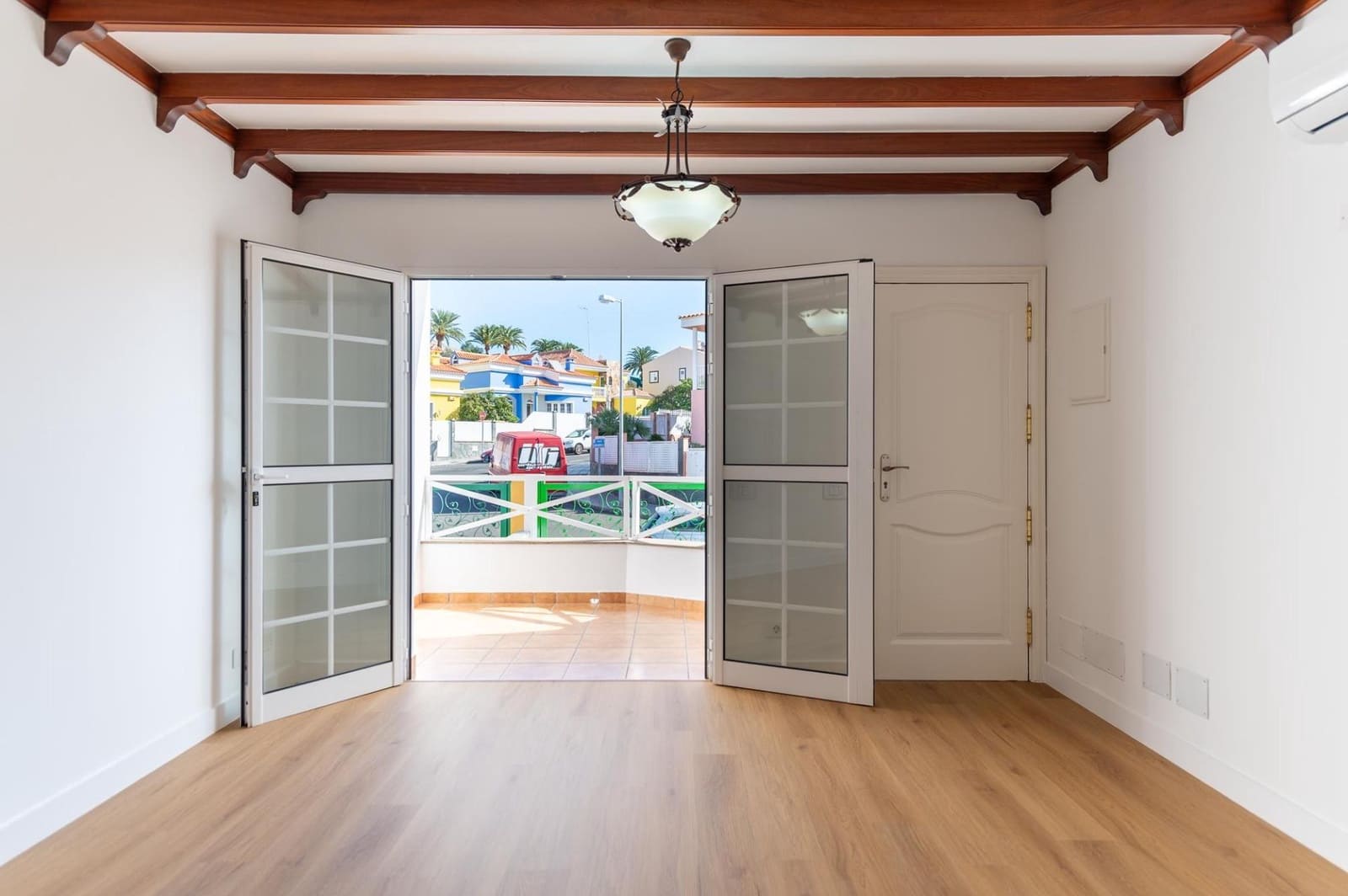 3 bedroom Apartment for rent in San Bartolome de Tirajana with garage - € 1,800 (Ref: 9494653)