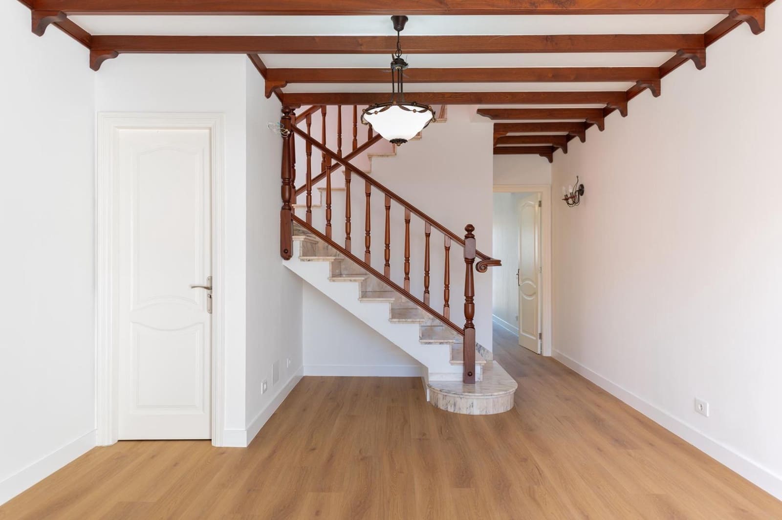 3 bedroom Apartment for rent in San Bartolome de Tirajana with garage - € 1,800 (Ref: 9494653)