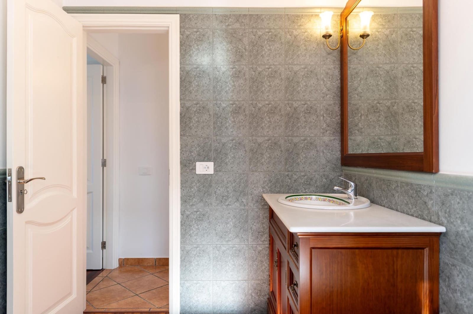 3 bedroom Apartment for rent in San Bartolome de Tirajana with garage - € 1,800 (Ref: 9494653)