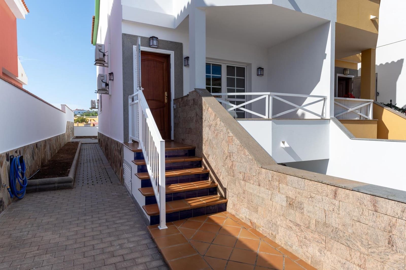 3 bedroom Apartment for rent in San Bartolome de Tirajana with garage - € 1,800 (Ref: 9494653)