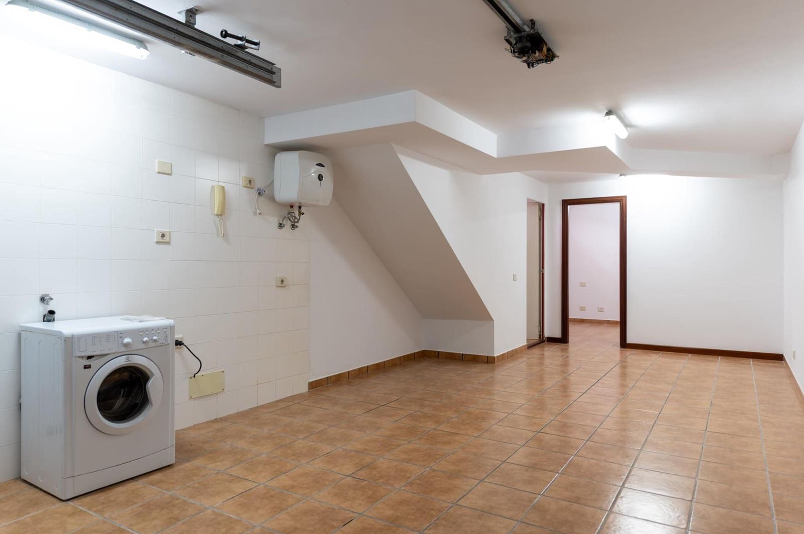 3 bedroom Apartment for rent in San Bartolome de Tirajana with garage - € 1,800 (Ref: 9494653)