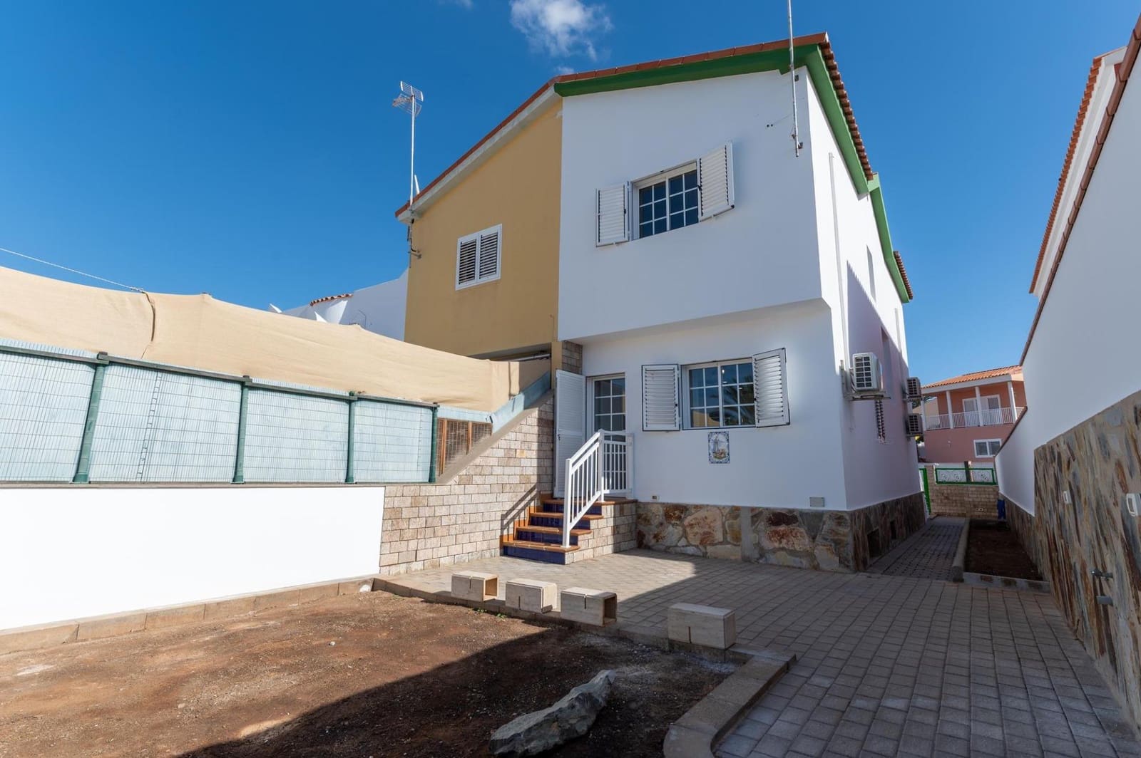 3 bedroom Apartment for rent in San Bartolome de Tirajana with garage - € 1,800 (Ref: 9494653)