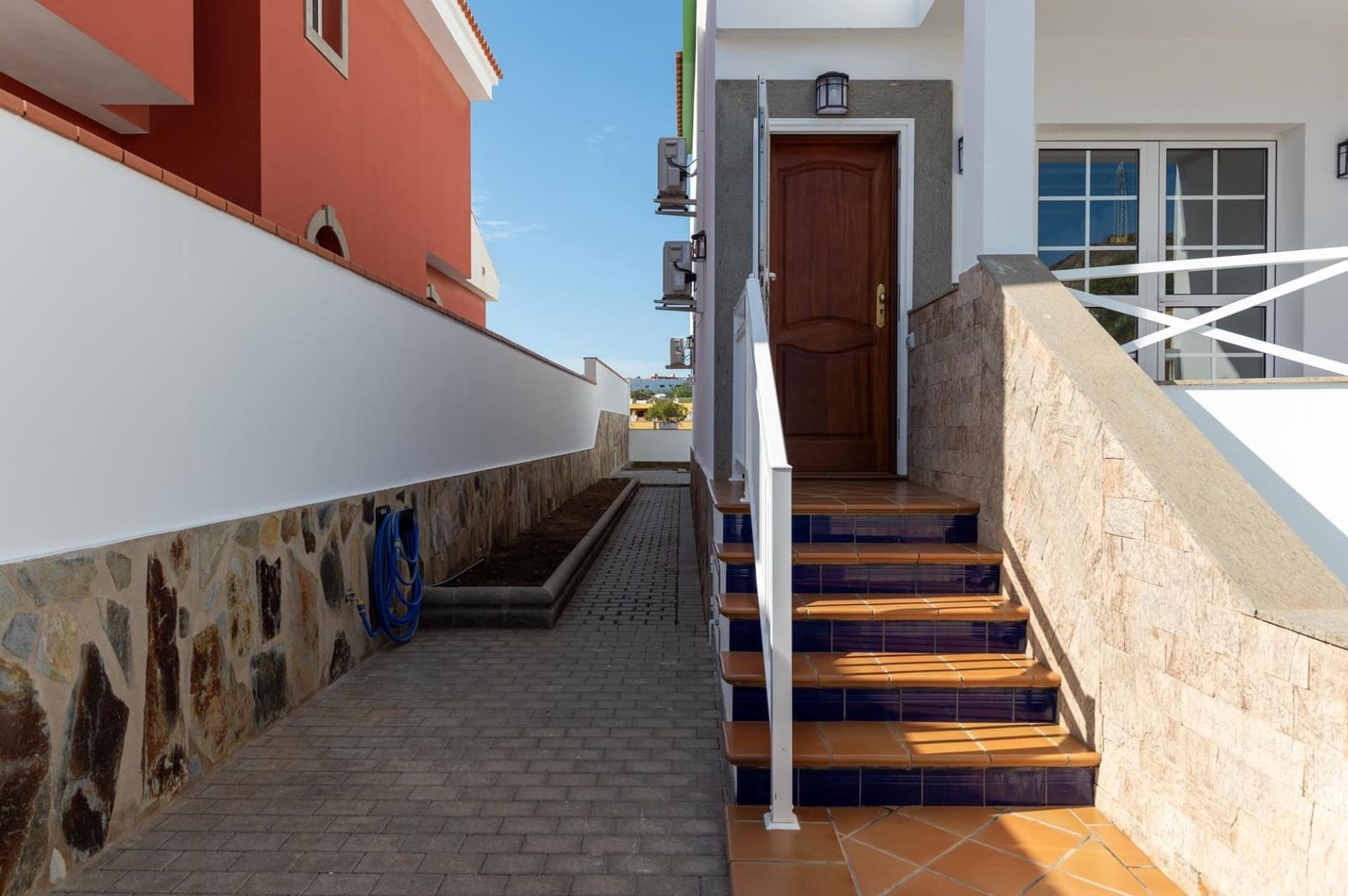 3 bedroom Apartment for rent in San Bartolome de Tirajana with garage - € 1,800 (Ref: 9494653)