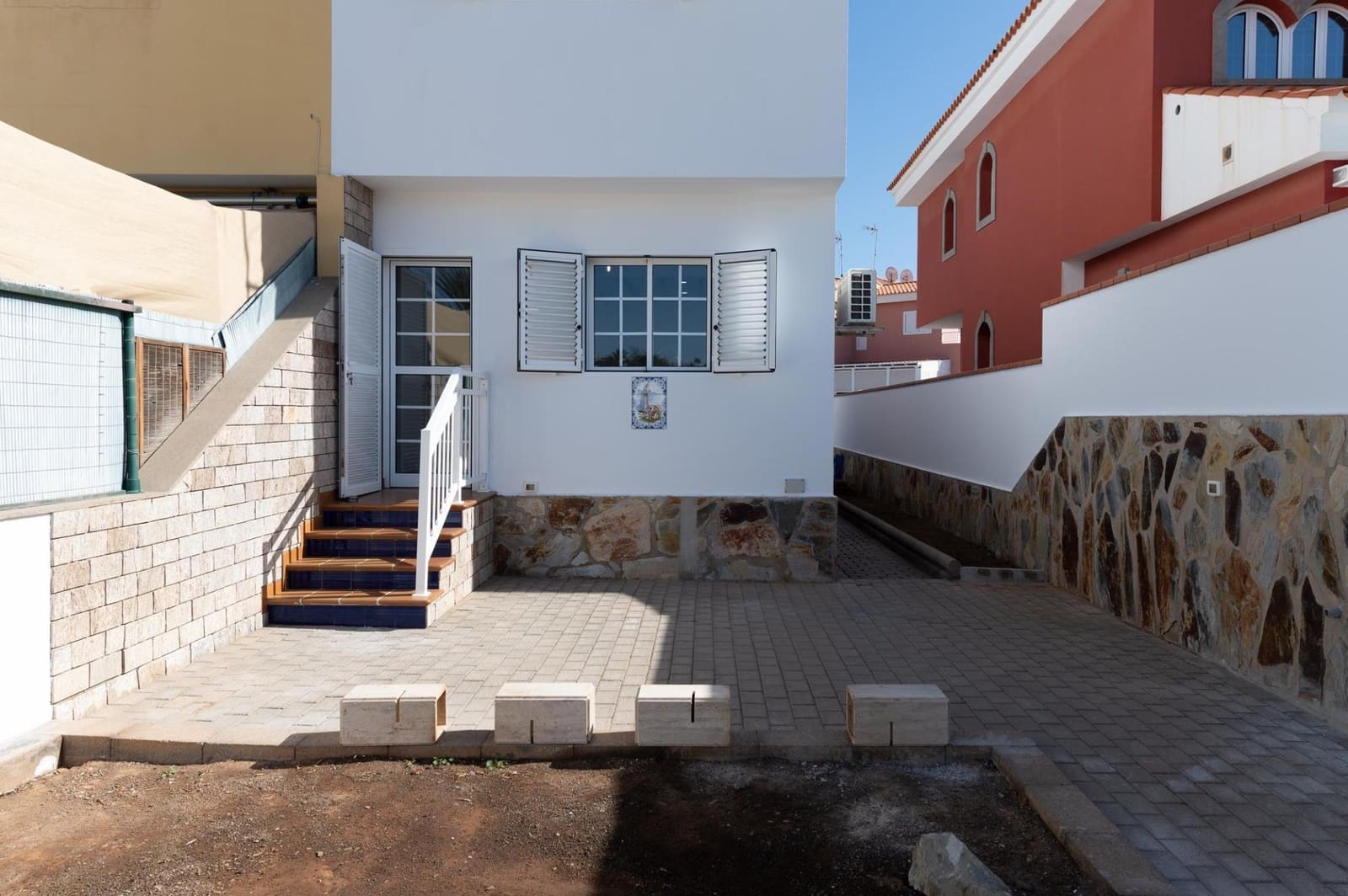 3 bedroom Apartment for rent in San Bartolome de Tirajana with garage - € 1,800 (Ref: 9494653)