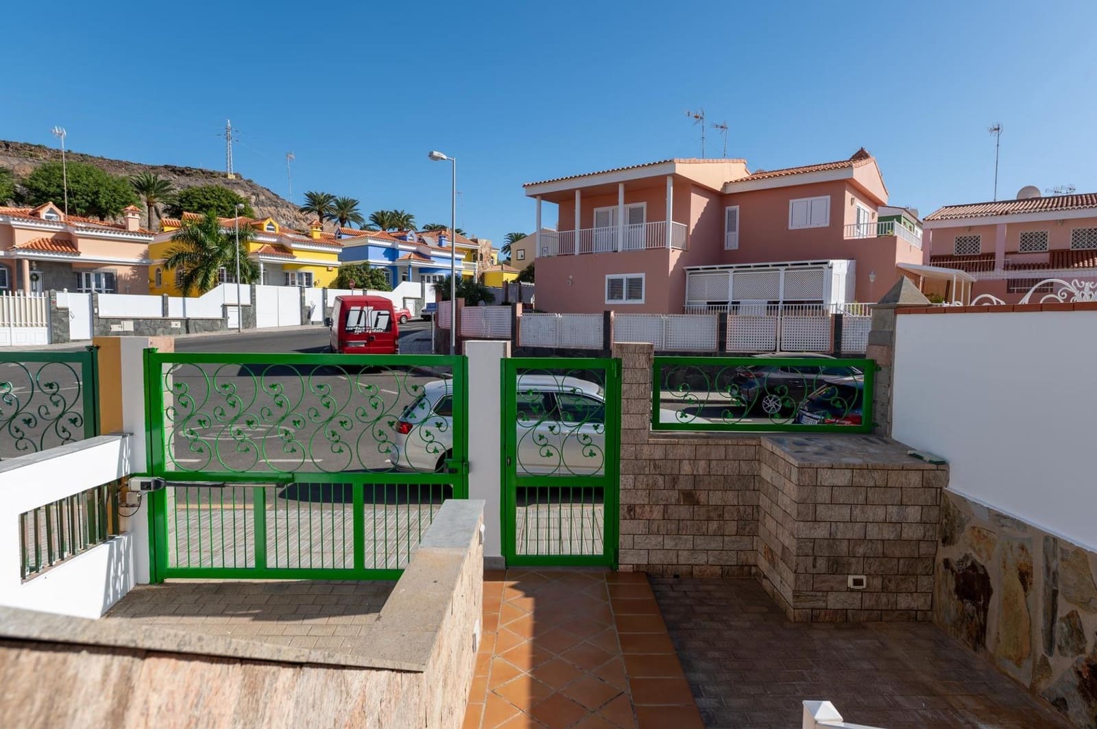 3 bedroom Apartment for rent in San Bartolome de Tirajana with garage - € 1,800 (Ref: 9494653)