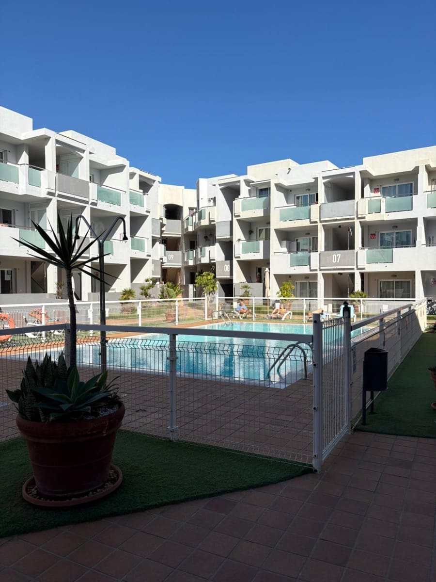 1 soverom Leilighet til leie i Corralejo med svømmebasseng - € 2 000 (Ref: 9615470)