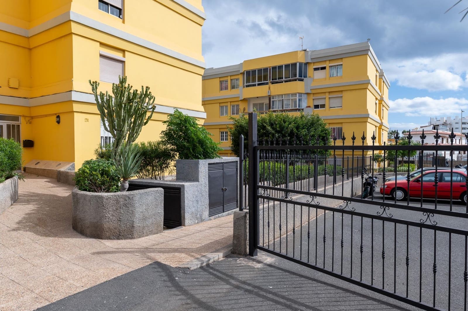 2 bedroom Flat for sale in San Bartolome de Tirajana - € 265,000 (Ref: 9656112)